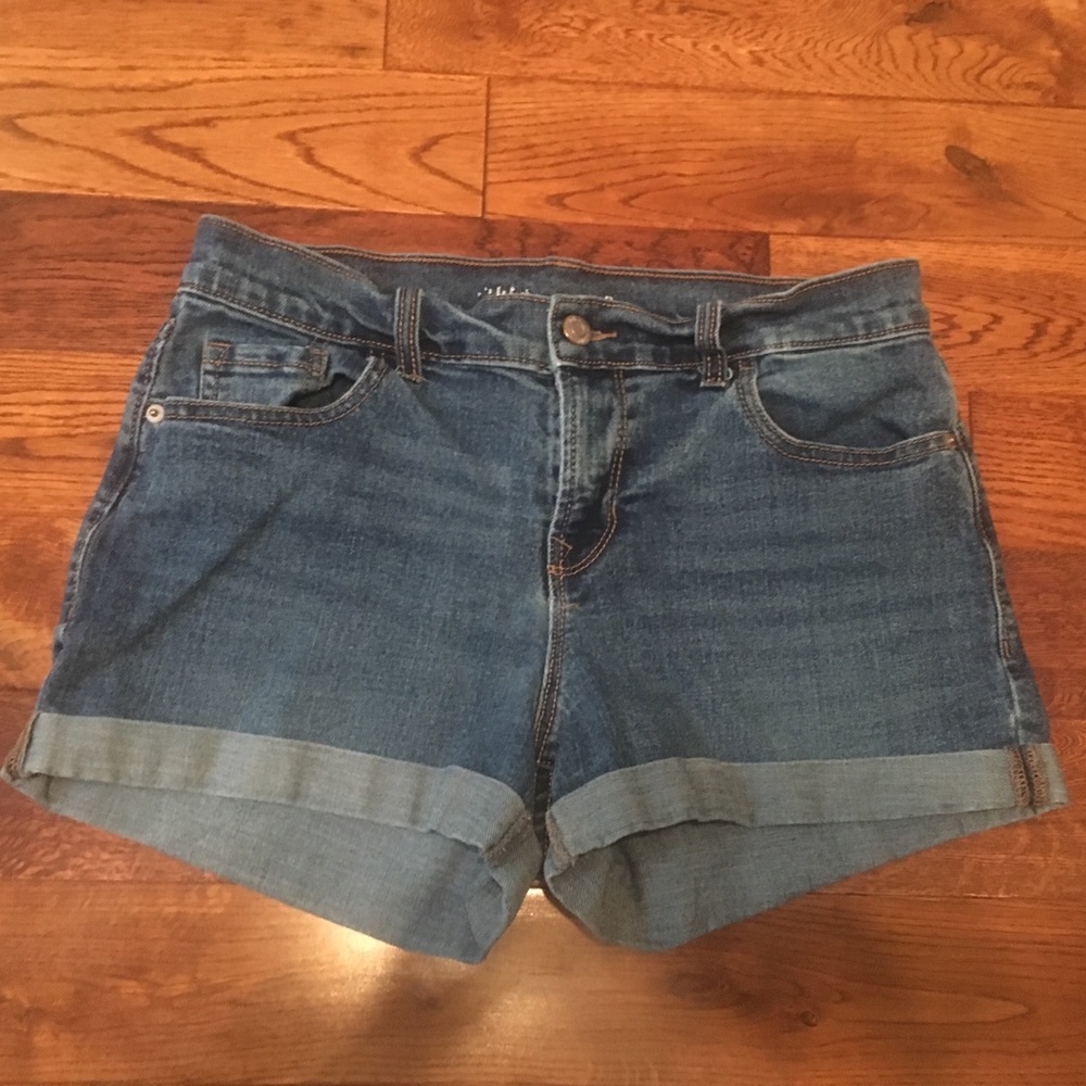 Old navy boyfriend shorts dark wash size 4.